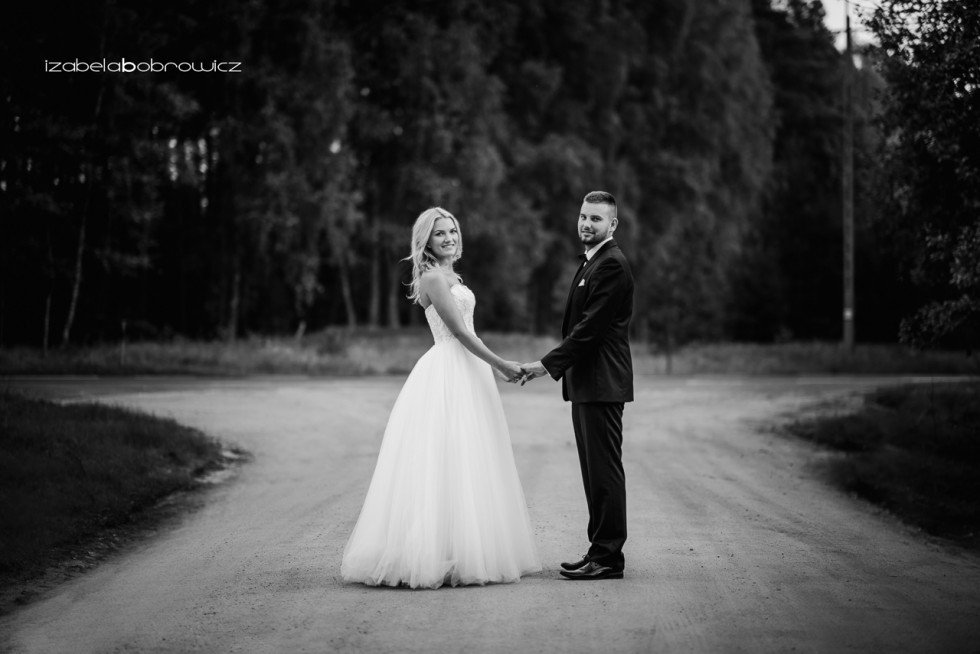 fotograf okazjonalny koszalin fotograf ślubny koszalin sesja plener ślubny koszalin plener zachodniopomorskie para młoda w lesie