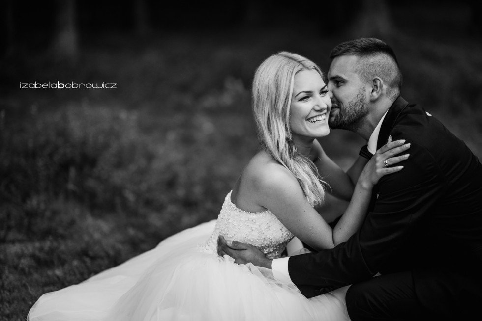 fotograf okazjonalny koszalin fotograf ślubny koszalin sesja plener ślubny koszalin plener zachodniopomorskie para młoda w lesie